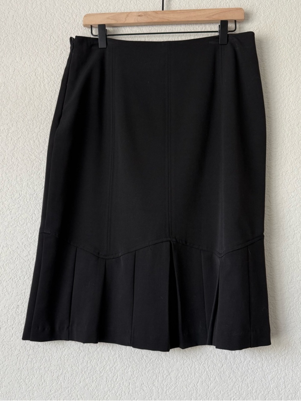 Madison Michelle Classic Black Pleated Hem Women's Skirt